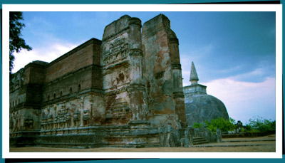Polonnaruwa tour ruins